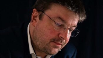 « Tout le monde écrit des chansons » avec Julien Joubert - Critique sortie Théâtre Paris Studio Hébertot