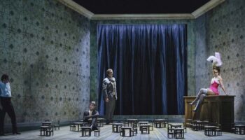 Des « Contes d’Hoffmann » revisités dans la mise en scène de Lotte de Beer avec Michael Spyres dans le rôle du poète - Critique sortie Classique / Opéra Paris Opéra-Comique