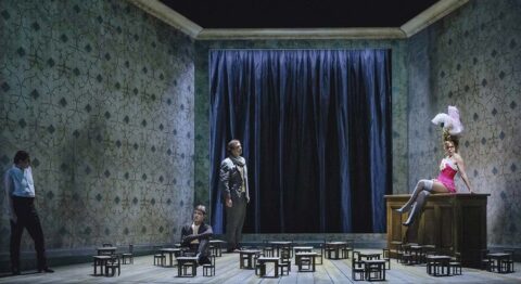 Des « Contes d&rsquo;Hoffmann » revisités dans la mise en scène de Lotte de Beer avec Michael Spyres dans le rôle du poète - Critique sortie Classique / Opéra Paris Opéra-Comique