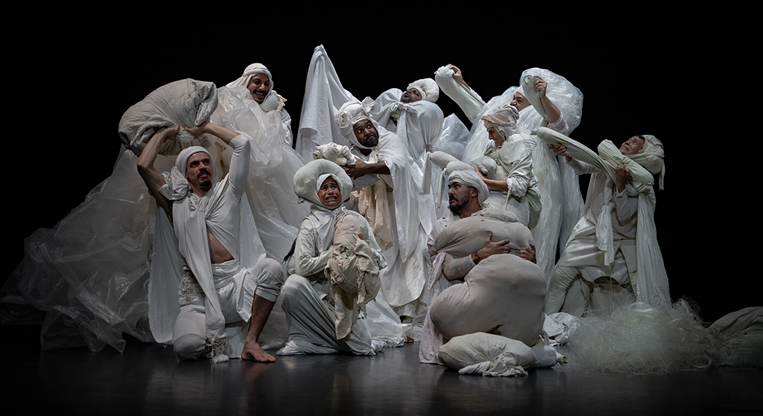 Lia Rodrigues nous saisit avec « Borda », pièce puissante aux frontières des métamorphoses de l’humain - Critique sortie Danse
