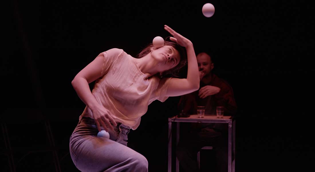 « Biographies » duo inattendu de la jongleuse Neta Oren et du rappeur Pierre Laloge - Critique sortie Cirque Auch