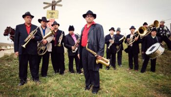 La Fanfare Ciocarlia a le sens de la fête - Critique sortie Jazz / Musiques Paris Le Trianon