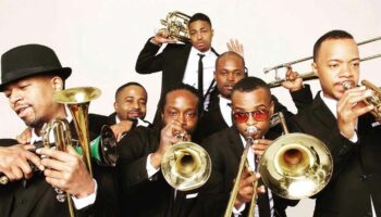 L’Hypnotic Brass Band fait toujours des étincelles - Critique sortie Jazz / Musiques Paris new morning