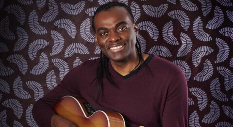 Kristo Numpuby joue sur les mots et les notes pour honorer la mémoire de Georges Brassens - Critique sortie Jazz / Musiques Paris Café de la Danse