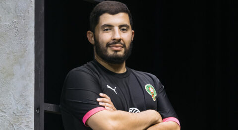 Brahim Koutari joue l&rsquo;histoire de sa vie dans « 24 Place Beaumarchais », un texte co-écrit avec Adèle Gascuel - Critique sortie Théâtre Grenoble MC2 : Grenoble – Scène nationale