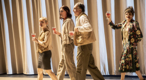 Jean-François Sivadier présente « Tout est calme dans les hauteurs » de Thomas Bernhard, un spectacle jouissif, drôle et noir - Critique sortie Théâtre Nice Théâtre National de Nice