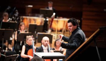 Cristian Măcelaru et l’Orchestre national de France - Critique sortie Classique / Opéra Paris Théâtre des Champs-Élysées