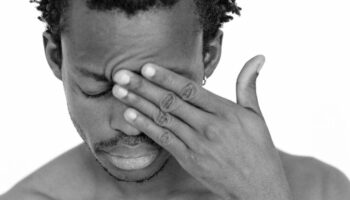 « Profanations » de Faustin Linyekula, quand l’art devient un champ de bataille - Critique sortie Danse Paris Chaillot - Théâtre national de la danse