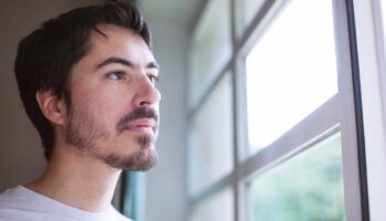 Guillaume Barbot, met pour la première fois en scène une pièce de théâtre : « Juste la fin du monde » de Jean-Luc Lagarce - Critique sortie Théâtre Vitry-sur-Seine _THEATRE JEAN VILAR DE VITRY