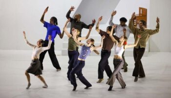 Avec « La Maison d’en face », Léo Walk chorégraphie la vie - Critique sortie Danse Paris Le 13e Art