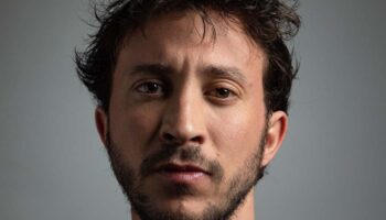 Maurin Ollès met en scène « Hautes Perchées », un texte qui interroge la prise en charge des marginalités par les services publics - Critique sortie  Marseille La Criée - Théâtre National de Marseille