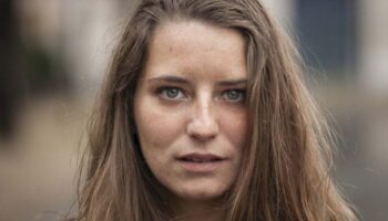 Clea Petrolesi interroge avec  « Personne n’est ensemble sauf moi » la notion de normalité avec des personnes en situation de handicap - Critique sortie Théâtre Paris Théâtre de la Tempête