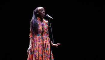 « Portrait de Rita » de Laurène Marx dit le monde tel qu’il est : raciste, sexiste, violent. Un théâtre de la parole vif et nécessaire - Critique sortie Théâtre Paris Théâtre Ouvert - Centre national des dramaturgies contemporaines