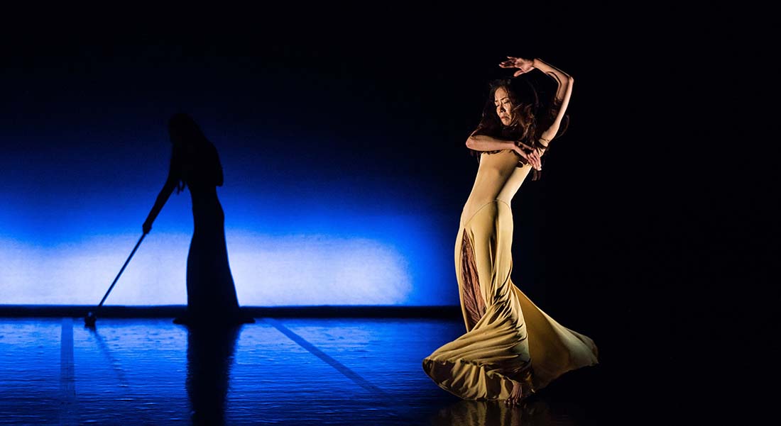 « Islands » de Carolyn Carlson, une traversée vibrante, à la croisée du spirituel et du corporel - Critique sortie Danse Poissy Théâtre de Poissy