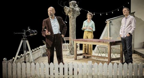 « À condition d’avoir une table dans un jardin » de Gérard Watkins : la rencontre inspirée de deux mondes - Critique sortie Théâtre saint denis TGP