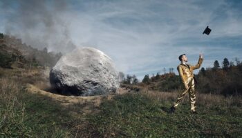 Dans « Astéroïde », Marco D’Agostin transforme l’effondrement en comédie musicale - Critique sortie Danse Paris Les Abbesses / Théâtre de la Ville