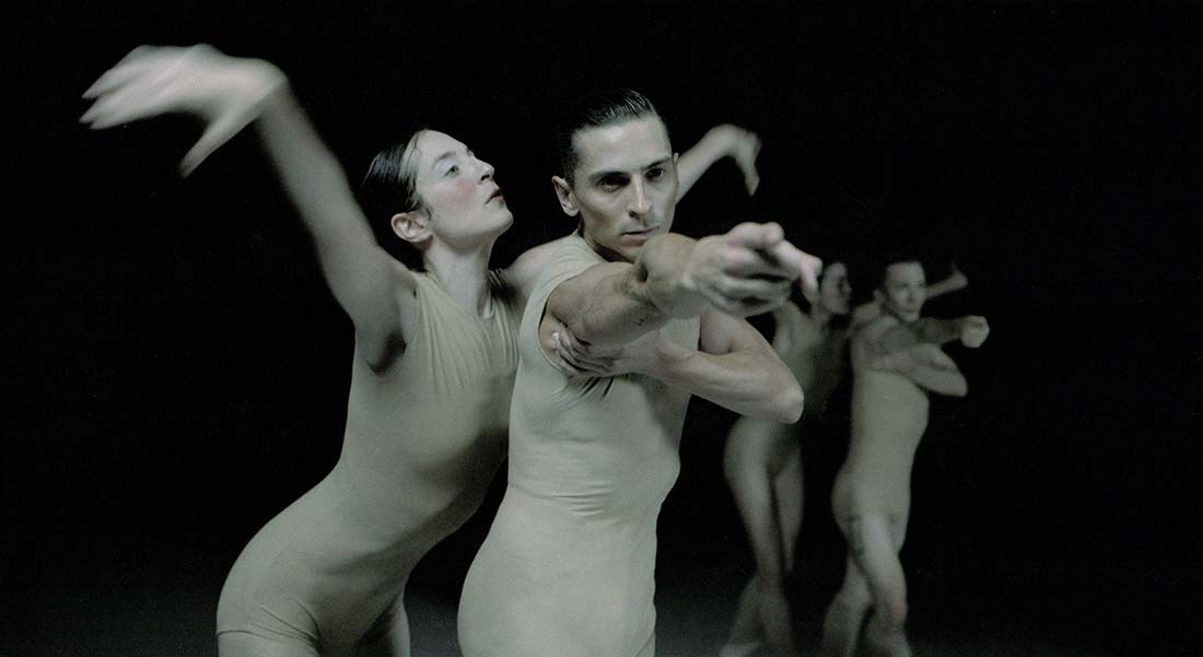 Sharon Eyal et Gai Behar nous présentent leur formidable « Delay the Sadness » - Critique sortie Danse Paris Espace Chapiteaux de La Villette