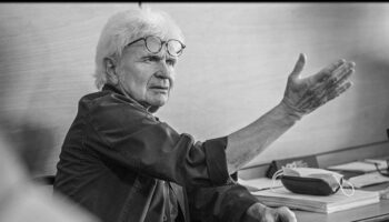 « Oh les beaux jours » : Alain Françon adapte Samuel Beckett - Critique sortie Théâtre Paris Théâtre du Petit Saint-Martin