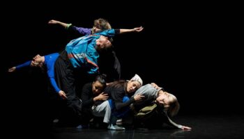 Avec « Imminentes », Jann Gallois travaille à la communion des corps et des esprits - Critique sortie Danse Grenoble MC2