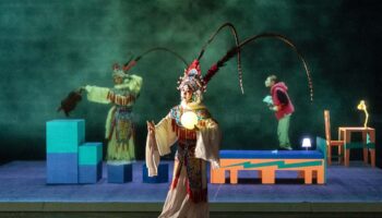 « L’Éventail de fer » par la compagnie taïwanaise Guoguang : un conte d’ailleurs pour le monde d’aujourd’hui, salutaire et magnifique - Critique sortie Classique / Opéra Paris _THEATRE SILVIA MONFORT
