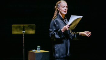 Muriel Mayette-Holtz adapte et met en scène « Le Professeur » d’Emilie Frèche sur les derniers jours de Samuel Paty - Critique sortie Théâtre Paris La Scala