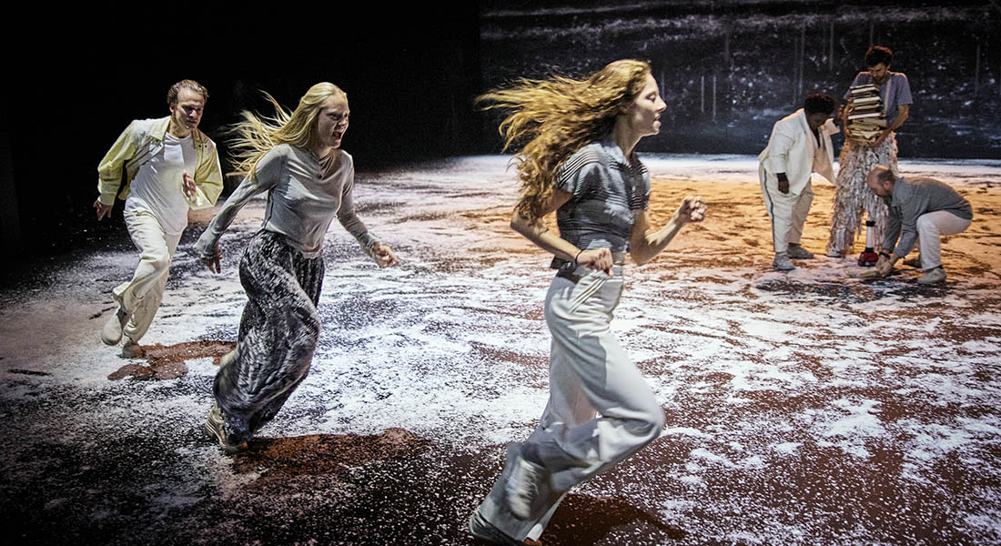 Clara Hédouin met en scène « Manières d’être vivant » d’après l’essai de Baptiste Morizot : enquête sensible et grand tout interspécifique - Critique sortie Théâtre Villeurbanne Théâtre National Populaire