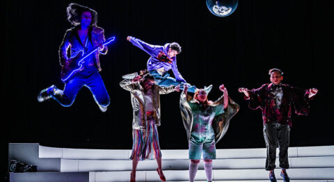 « Personne n’est ensemble sauf moi » de Clea Petrolesi : une agora pour jeunes gens aux individualités intéressantes et attachantes - Critique sortie Théâtre Paris La Tempête - Cartoucherie