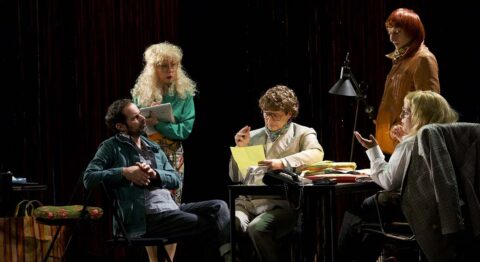 « Polar(e) » : Céline Fuhrer et Jean-Luc Vincent signent une enquête policière satirique - Critique sortie Théâtre Paris Théâtre du Rond-Point