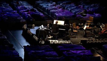 Le pianiste et compositeur Max Richter propose une expérience musicale immersive nocturne - Critique sortie Classique / Opéra Paris Fondation Louis Vuitton