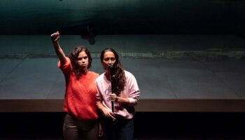 En adaptant « Gratte-Ciel » de Sonia Chiambretto, Hubert Colas raconte l’histoire contemporaine de l’Algérie dans «Superstructure» - Critique sortie Théâtre Nanterre Théâtre Nanterre Amandiers