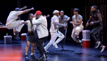 « tamUjUntU » de Via Katlehong et Paulo Azevedo - Critique sortie Danse Trappes Théâtre de Saint-Quentin-en-Yvelines