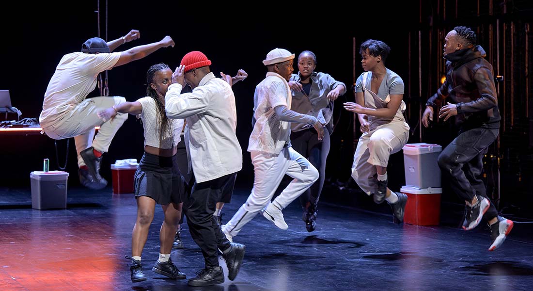 « tamUjUntU » de Via Katlehong et Paulo Azevedo - Critique sortie Danse Trappes Théâtre de Saint-Quentin-en-Yvelines