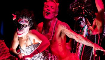 Thomas Lebrun crée « Derrière Vaval, pleurs, cornes et fwèt » et nous touche au cœur - Critique sortie Danse contemporaine Tours CCNT