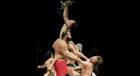 « Weathering », la pièce-choc de Faye Driscoll - Critique sortie Danse Paris Le CENTQUATRE-PARIS