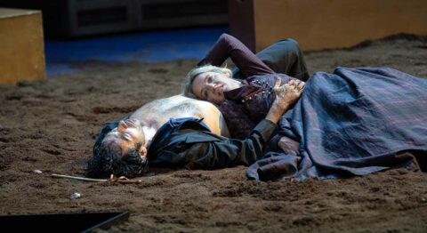 Christophe Honoré s&rsquo;attaque au chef-d’œuvre de Gustave Flaubert et propose un étonnant « Bovary Madame » - Critique sortie Théâtre Évry-Courcouronnes Agora - Scène Nationale