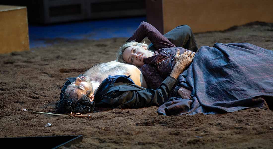 Christophe Honoré s’attaque au chef-d’œuvre de Gustave Flaubert et propose un étonnant « Bovary Madame » - Critique sortie Théâtre Évry-Courcouronnes Agora - Scène Nationale