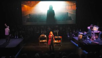 L&rsquo;Affaire L.ex.π.Re : Métilde Weyergans et Samuel Hercule subliment l’art du ciné-spectacle - Critique sortie Théâtre Paris Théâtre de la Ville-Sarah Bernhardt