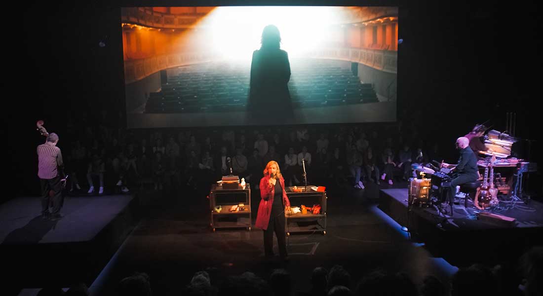 L’Affaire L.ex.π.Re : Métilde Weyergans et Samuel Hercule subliment l’art du ciné-spectacle - Critique sortie Théâtre Chambéry Malraux - Scène nationale Chambéry Savoie