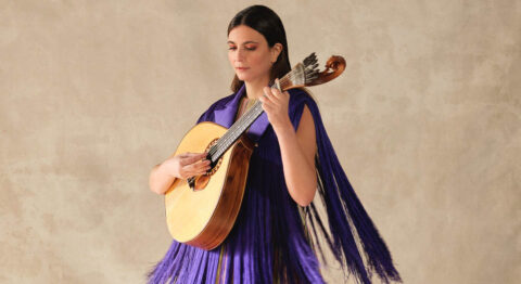 Marta Pereira da Costa, guitariste portugaise de talent - Critique sortie Jazz / Musiques 75018 Paris Théâtre des Abbesses