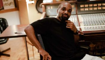 Le pianiste américain Sullivan Fortner performe en trio avec Tyrone Alen II et Kayvon Gordon - Critique sortie Jazz / Musiques 75 001 Paris Duc des Lombards