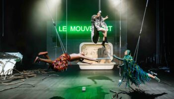 Yuval Rozman crée « Au nom du ciel » et prend de la hauteur, entre veine comique audacieuse et analyse d&rsquo;un meurtre qui fit scandale - Critique sortie Théâtre Paris Le Centquatre