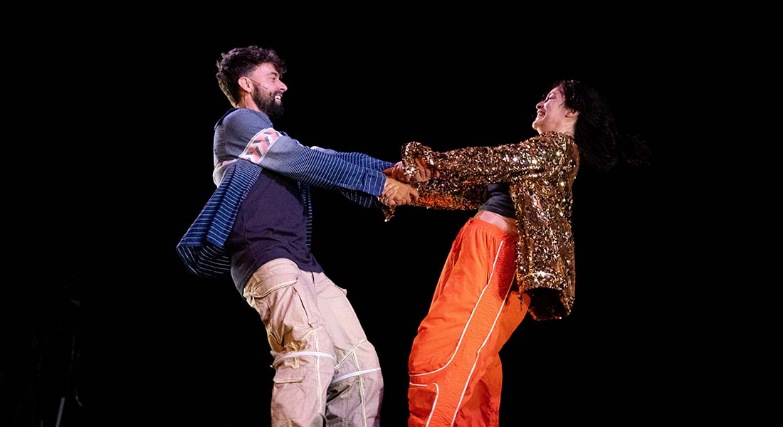 L’amour et l’héritage colonial s’entremêlent dans « Iqtibās », mis en scène par la mystérieuse Sarah M. - Critique sortie Théâtre La Courneuve Centre culturel de La Courneuve – Houdremont