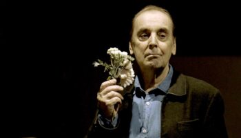 Anne-Marie Lazarini  met en scène « Le Monde extérieur » de Duras avec Michel Ouimet : un cheminement subtil et une belle qualité de présence - Critique sortie Théâtre Paris Théâtre Artistic Athévains