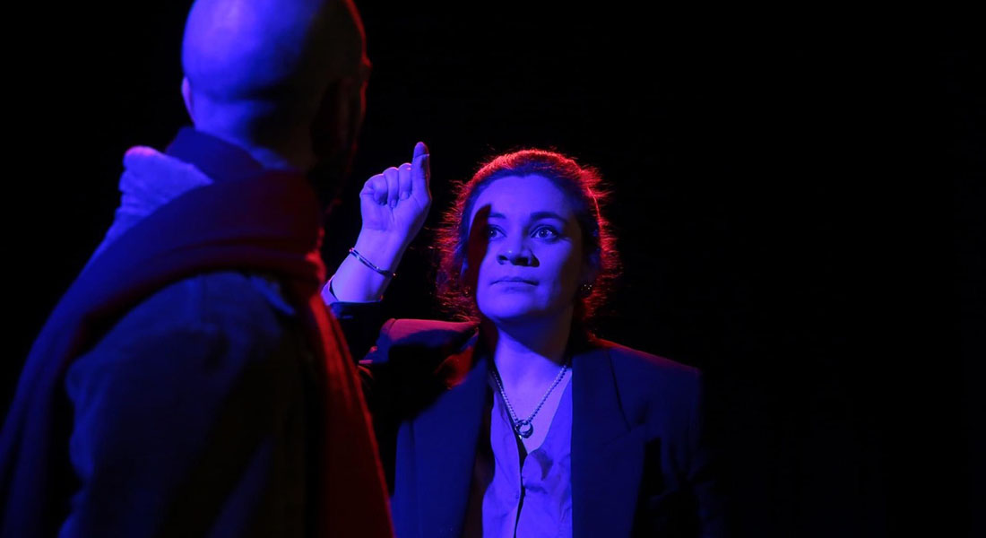 Avec « Les Enfants du Diable », Clémence Baron raconte les orphelins roumains victimes de la cruauté des Ceaușescu - Critique sortie Théâtre Paris Studio Hébertot