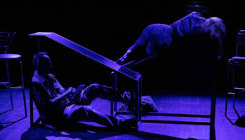 Giorgia Sinicorni met en scène « Nos histoires » de Frédérique Auger, une plongée émouvante dans le mécanisme insidieux de l’emprise - Critique sortie Théâtre Paris Studio Hébertot