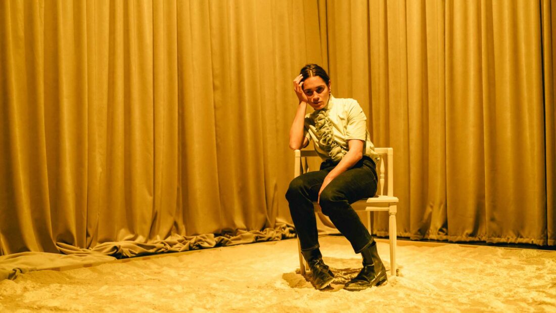 Alix Riemer met en scène « Le Papier peint jaune » de Charlotte Perkins Gilman : l’une des œuvres fondatrices de la littérature féministe américaine - Critique sortie Théâtre Paris _THEATRE SILVIA MONFORT