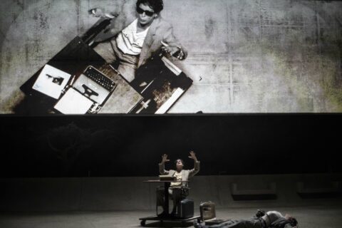 « Pétrole » : Sylvain Creuzevault s’empare de l’œuvre inachevée de Pasolini - Critique sortie Théâtre Paris Odéon-Théâtre de l’Europe