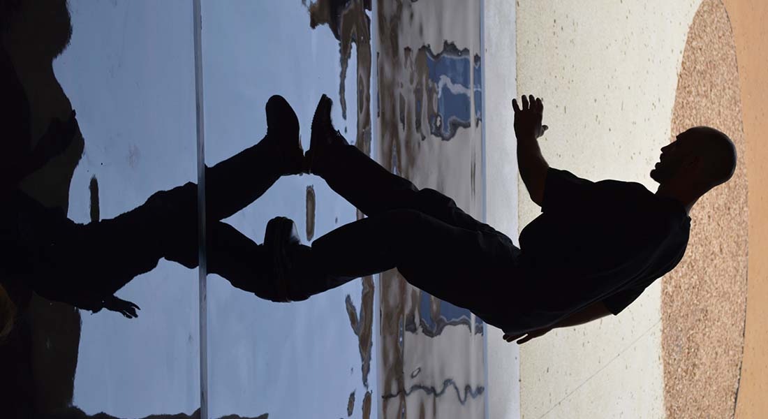 Virgile Dagneaux, en solo, crée le triptyque Plier, Déplier et Peuplier - Critique sortie  Suresnes