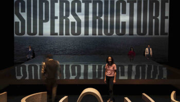 « Superstructure » de Sonia Chiambretto, mis en scène par Hubert Colas, explore une jeunesse algérienne et algéroise - Critique sortie Théâtre Nanterre Nanterre-Amandiers - Centre dramatique national