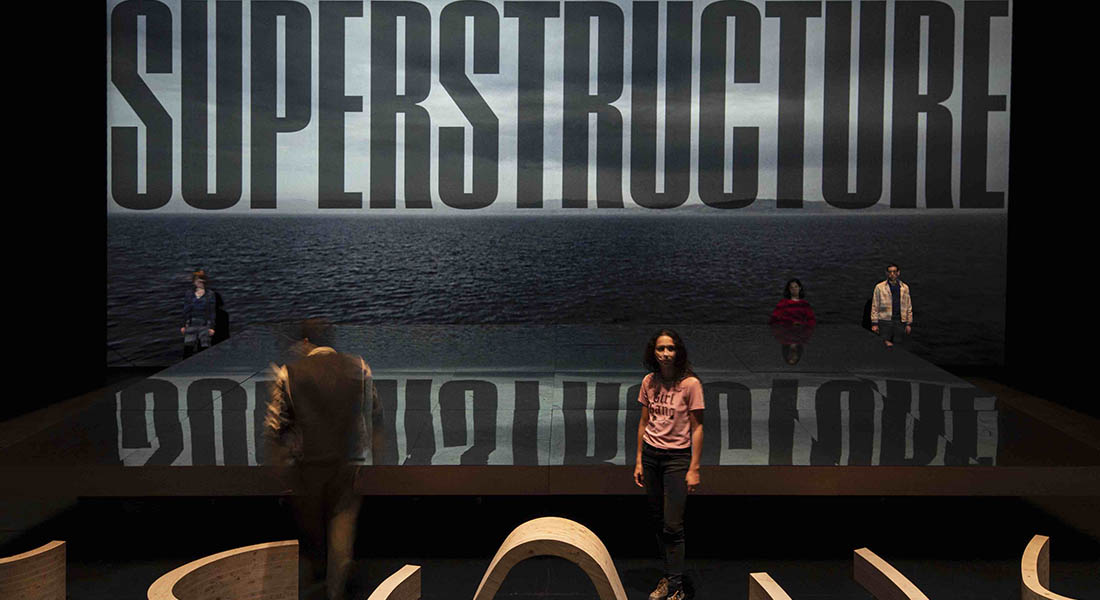 « Superstructure » de Sonia Chiambretto, mis en scène par Hubert Colas, explore une jeunesse algérienne et algéroise - Critique sortie Théâtre Nanterre Nanterre-Amandiers - Centre dramatique national